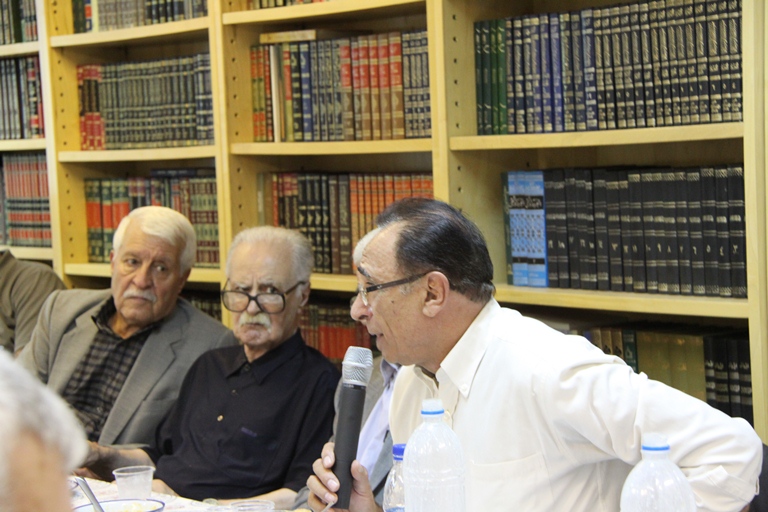 از راست: دکتر امیراسماعیل آذر، استاد محمد روشن و دکتر توفیق سبحانی