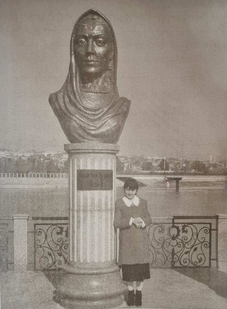 فرزانه خجندی